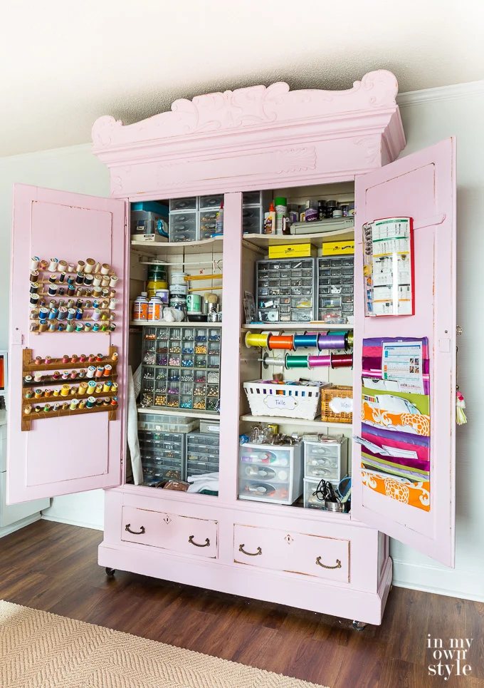 31 Pretty and Creative Craft Room Ideas