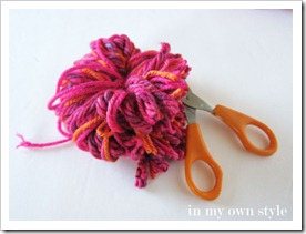 How to make a pom pom
