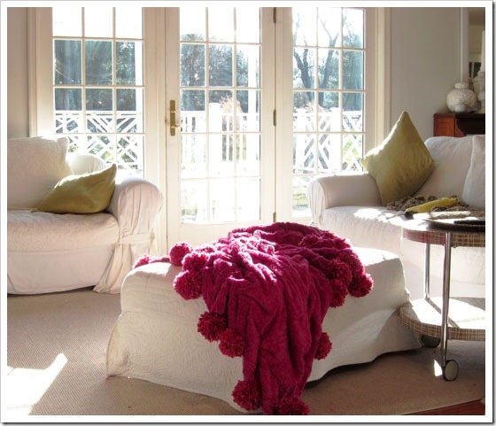 How to make a pom pom and embellish a throw blanket
