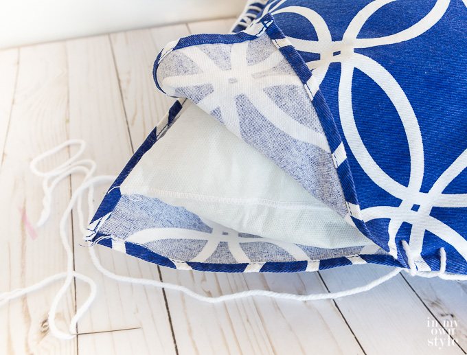 how to insert a pillow insert into a DIY napkin pillow cover