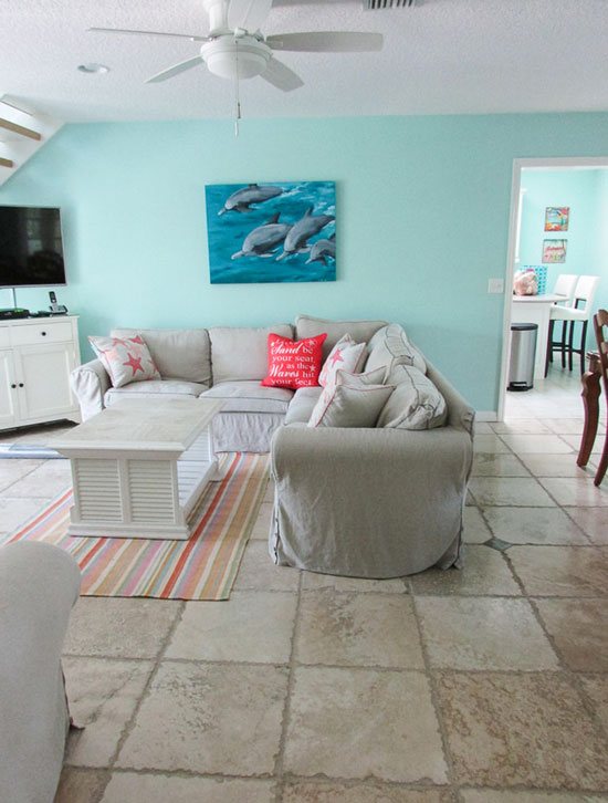 AM-Living-Room-looking-into-kitchen