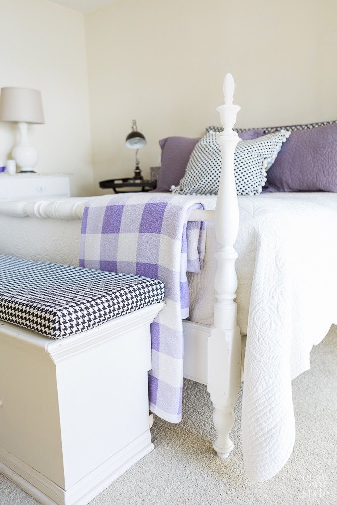 Ways to use decorative fall throws and blankets around the house
