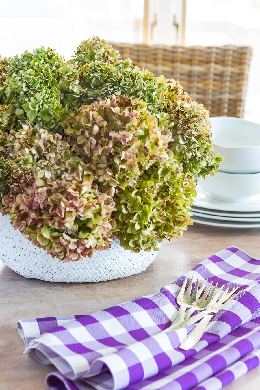 diy rustic fall decor using a basket and dried hydrangeas