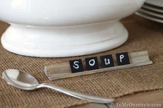 Table-food-and-placesetting-markers-using-DIY-chalkboard-Tiles