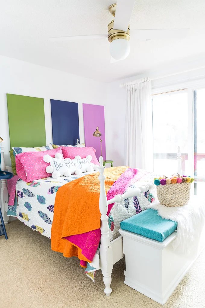 Decorating with colors in a bedroom