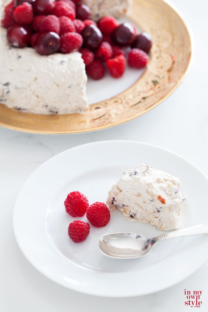 Semifreddo-recipe-for-Christmas ready to eat with a spoon.