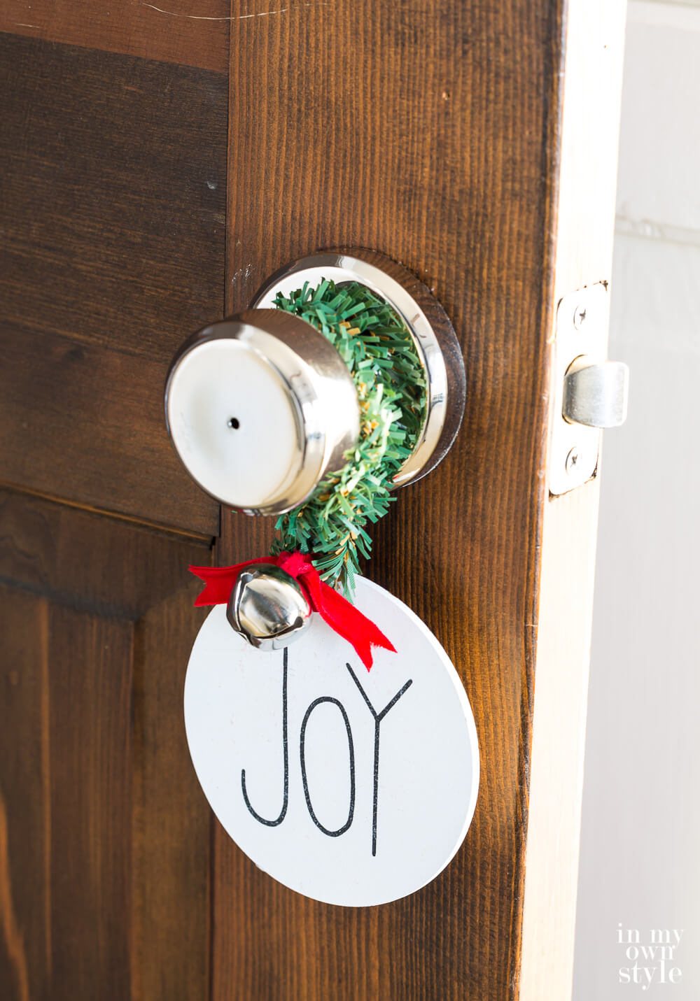 Christmas ornament used as a doorknob accent that jingles. Easy DIY that looks and sounds like Christmas.