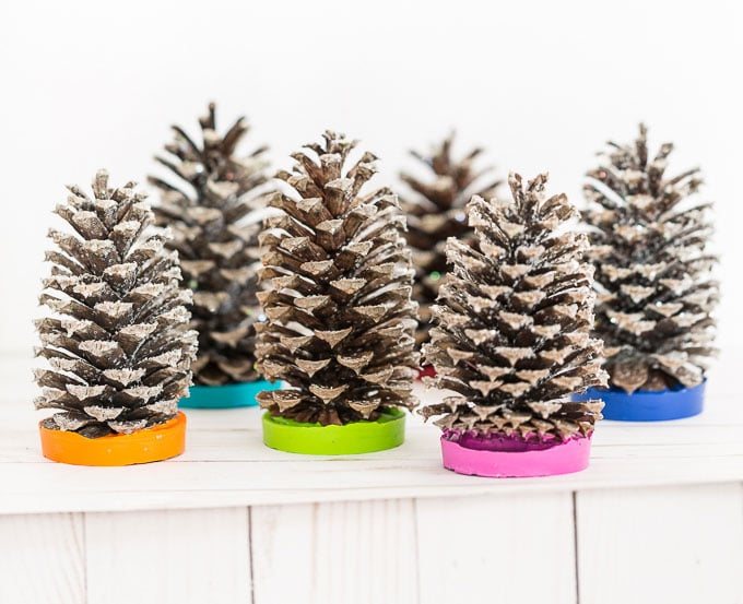 Pine cone crafts to make and give to hostesses, teachers, neighbors and more. Pine cone crafts to make for the holidays.