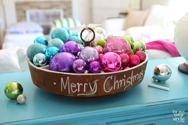 Christmas-Decorating-with-Ornaments