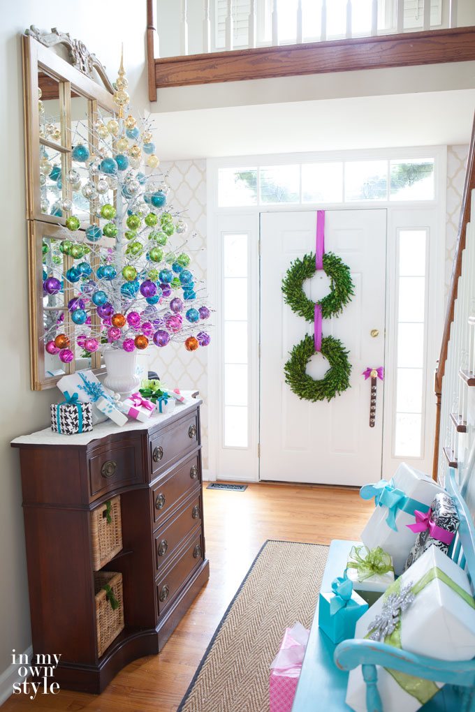 Foyer-ideas-for-Christmas-Decor