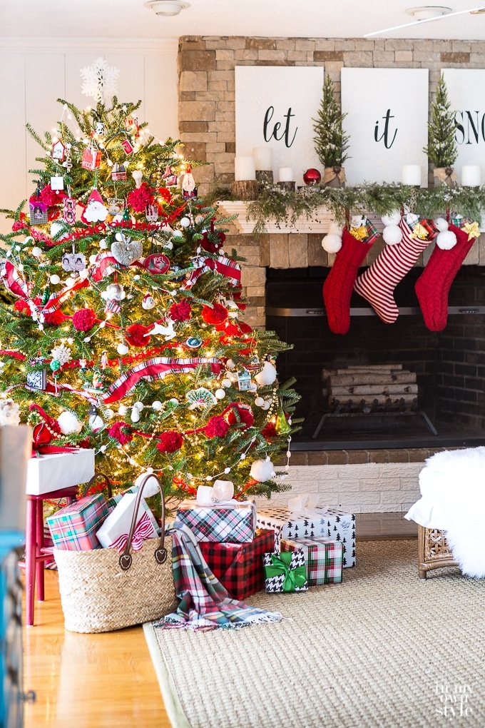 christmas-decorating-for-the-living-room