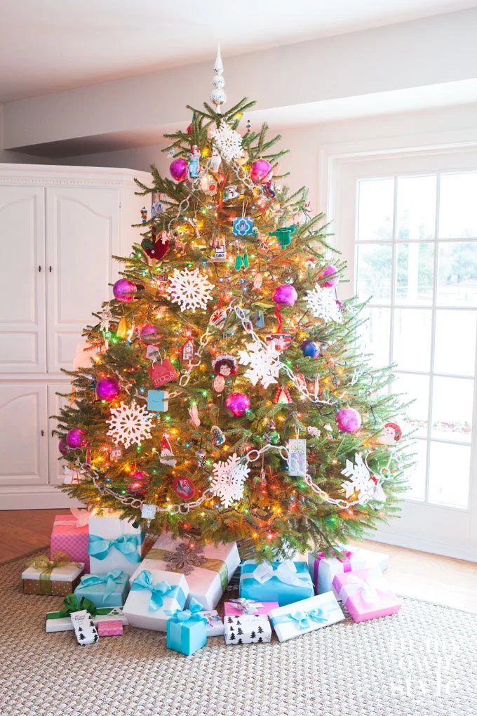 Decorating-a-Christmas-Tree