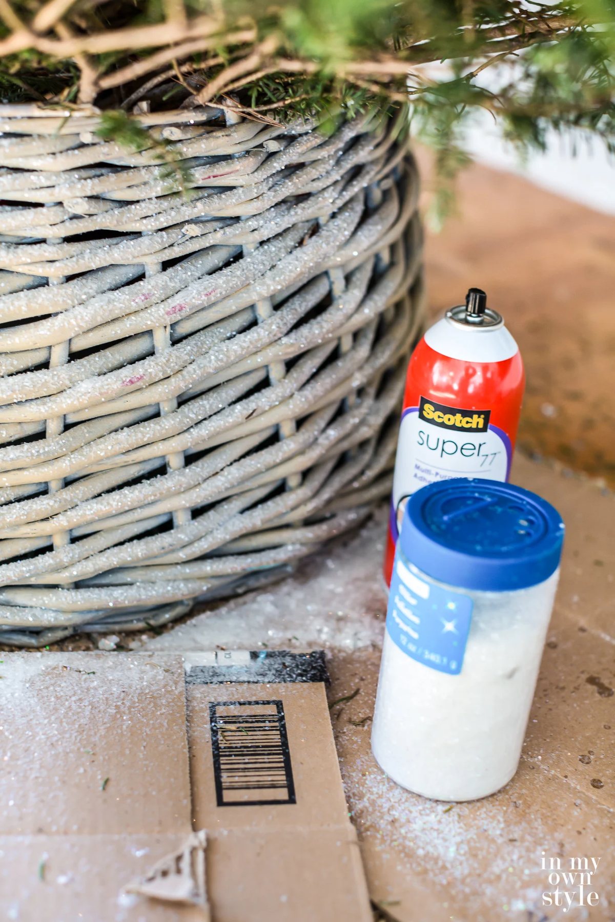 How to add glitter to a basket style Christmas tree collar.