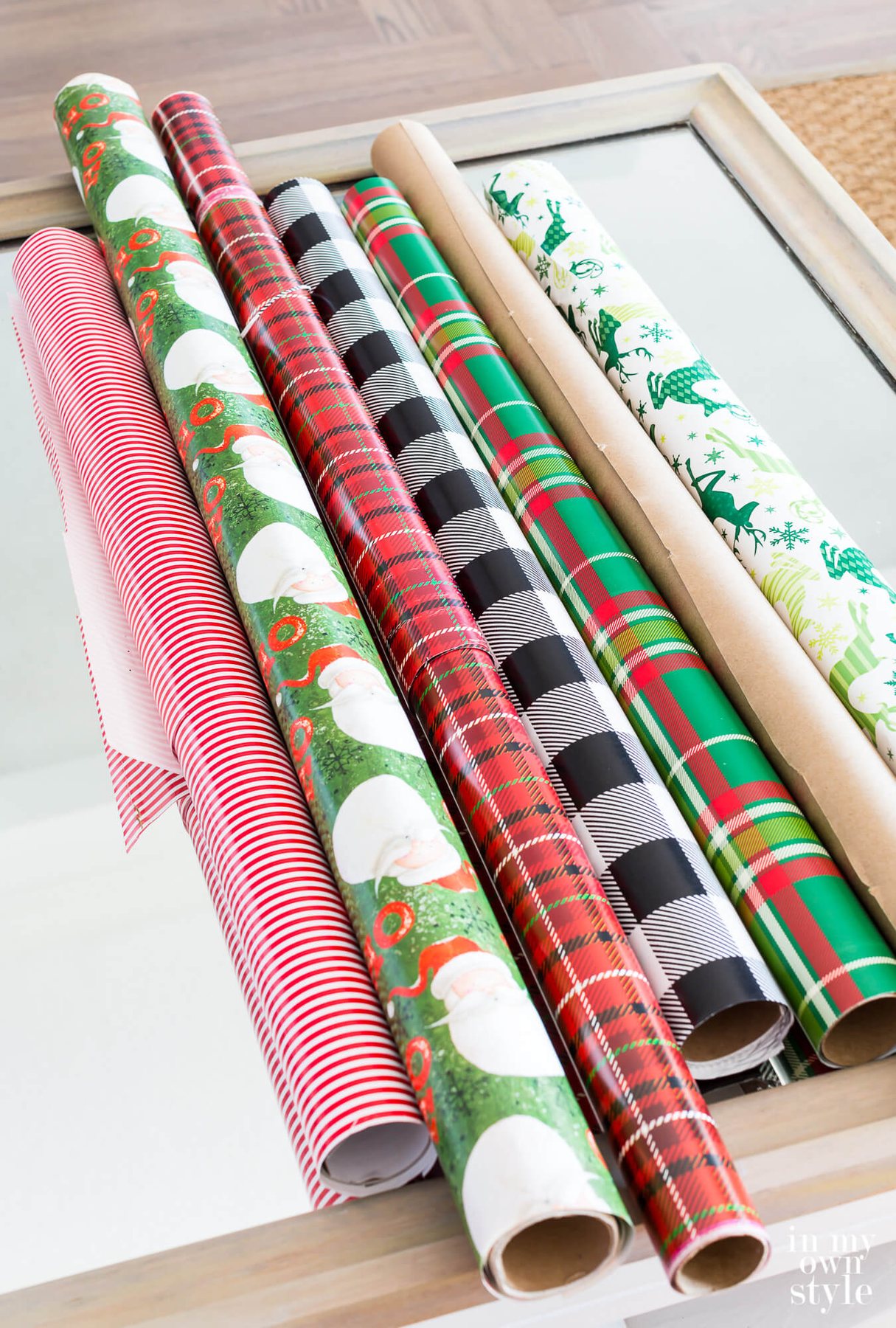 Christmas Coffee Table Decorating Idea (Budget Friendly)
