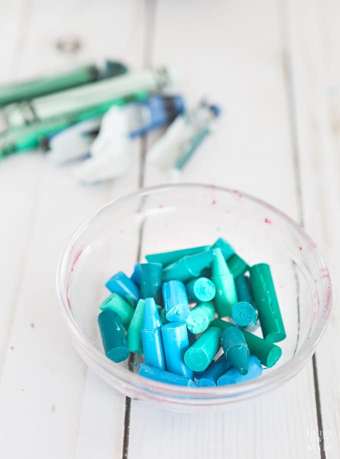 How to melt crayons to make pine cone crafts.