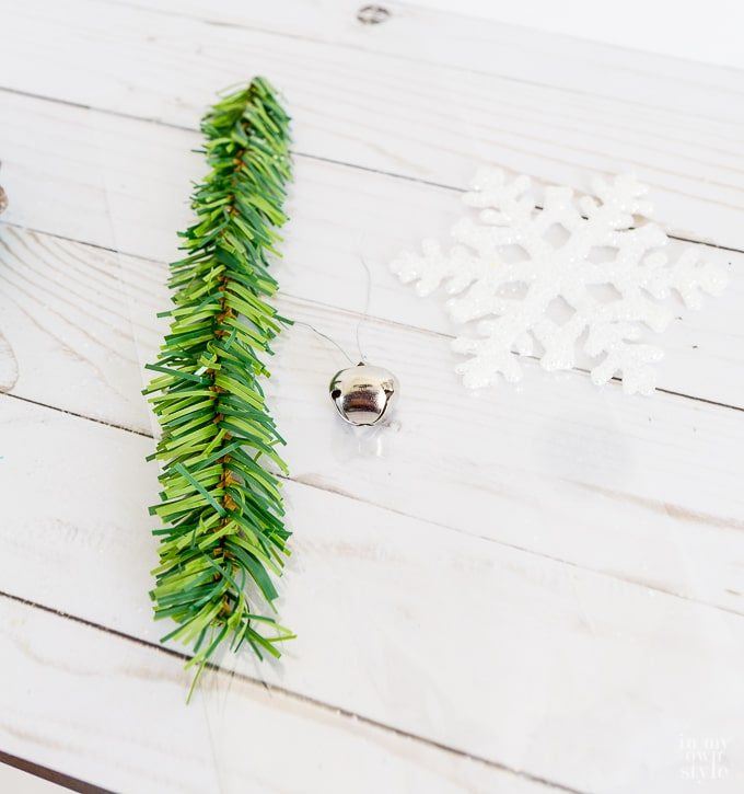 Gift wrap idea for essential-oil-pine-cone-trees