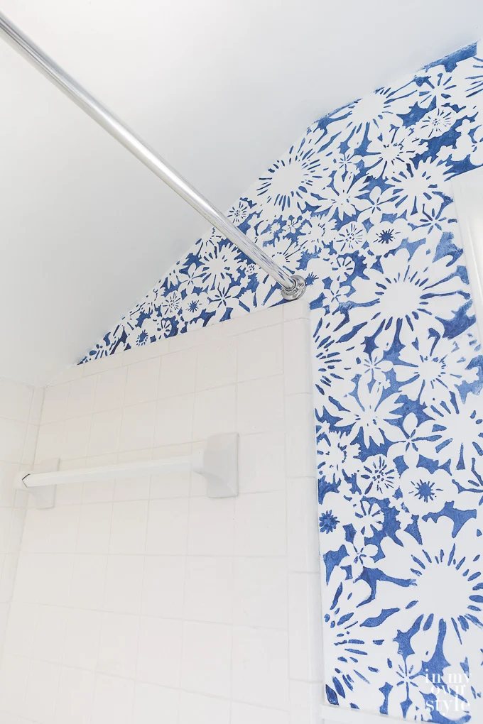 Create Faux Wallpaper Using Paint and a Stencil