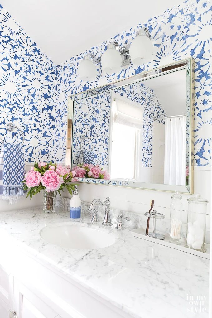 Create Faux Wallpaper Using Paint and a Stencil