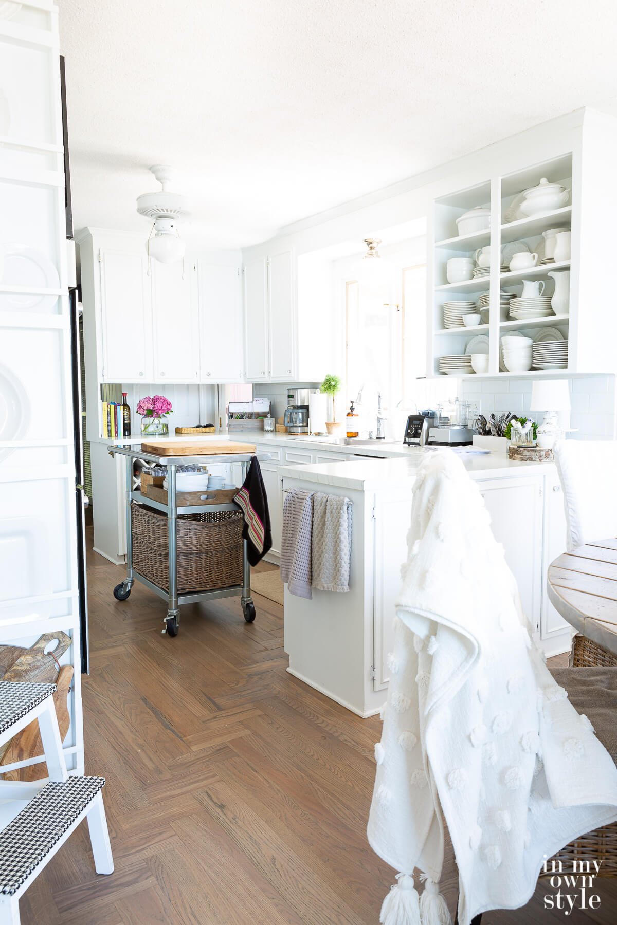 On Kitchen Counters: Balancing Functional & Decorative Elements