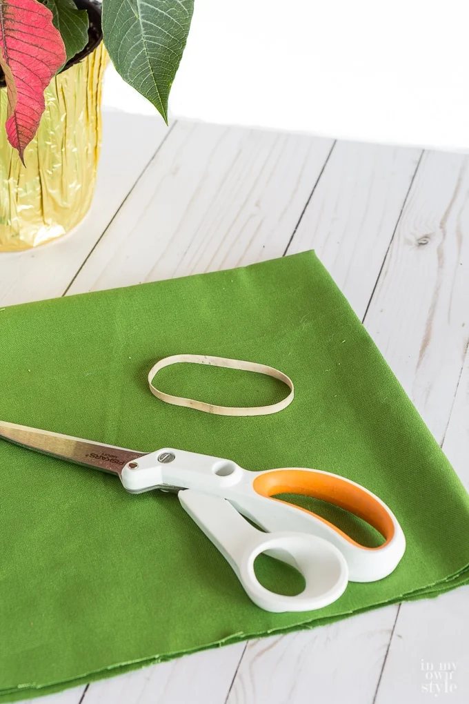 How to wrap a flower pot with fabric to give as a gift or to coordinate with decor