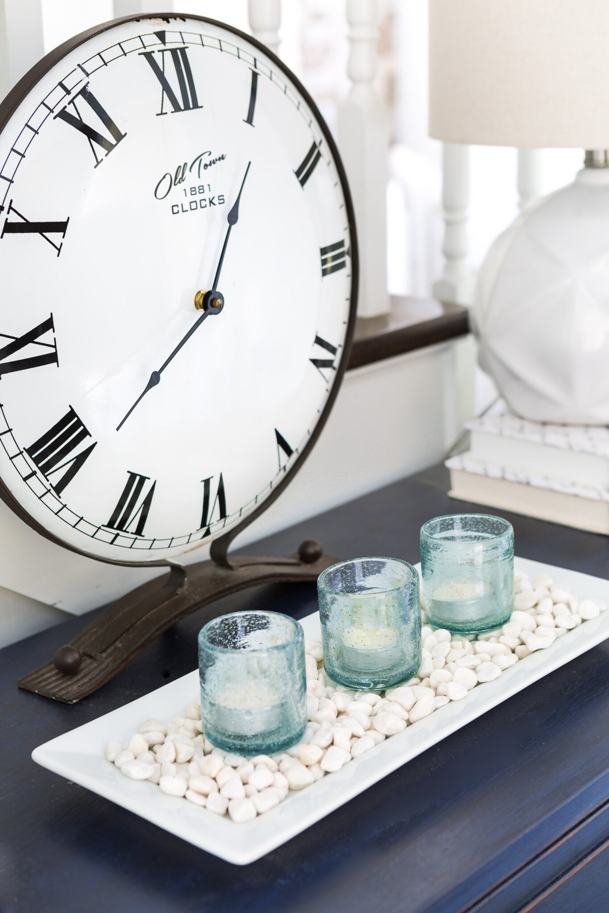 Ideas on how to use small trays to decorate a home