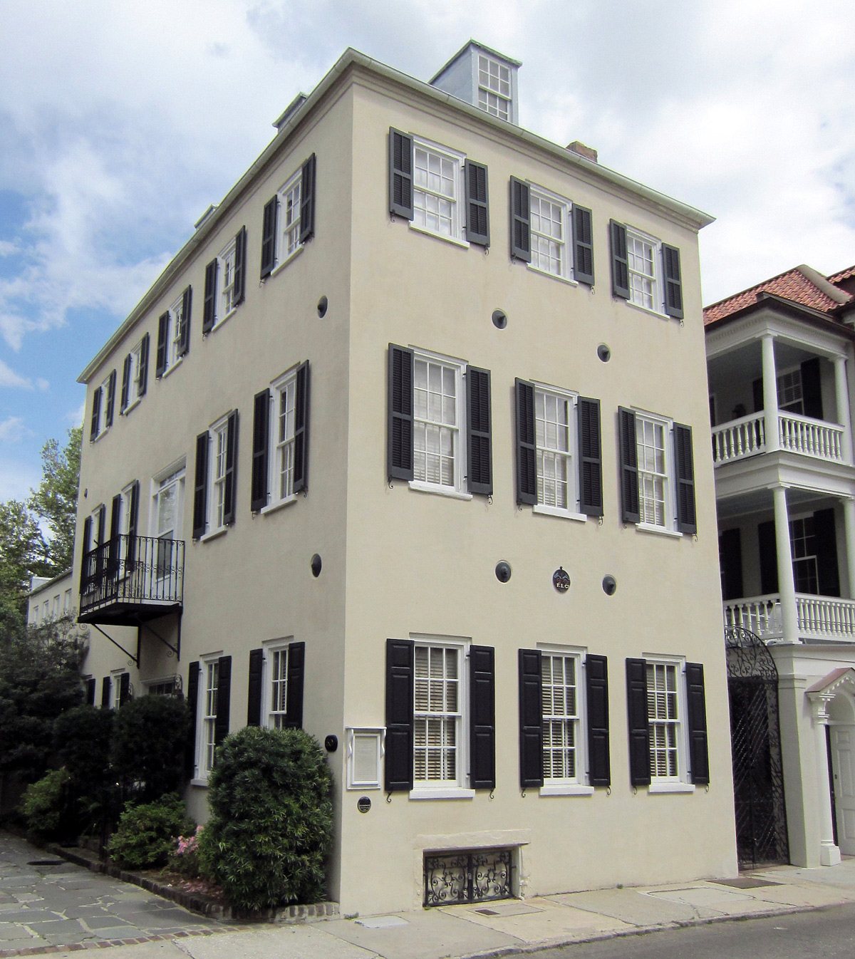 Charleston home with earthquake bolts.