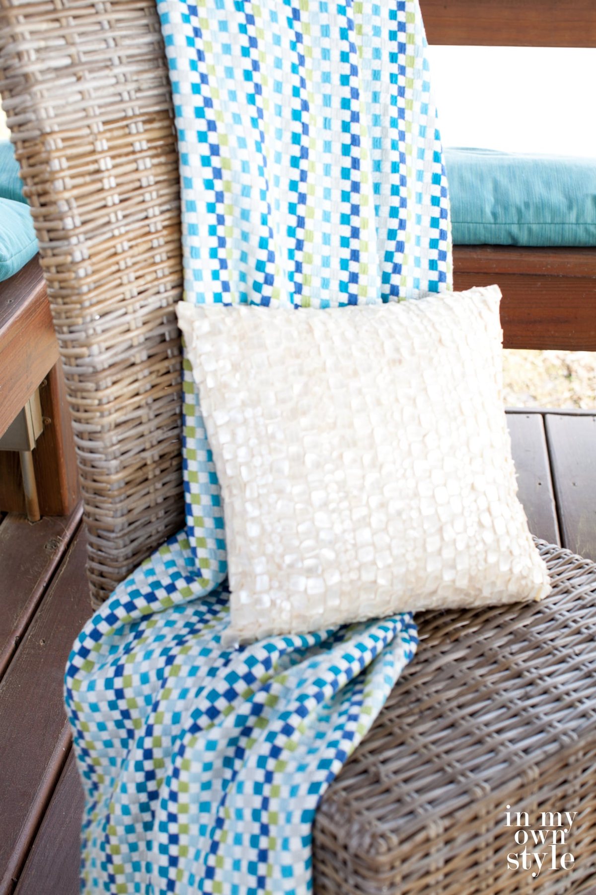Coastal style decorating idea for accessorizing your home
