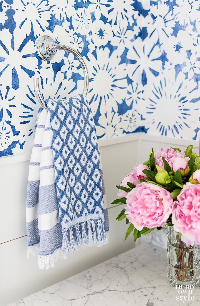 How to hang bath towels in a pretty way