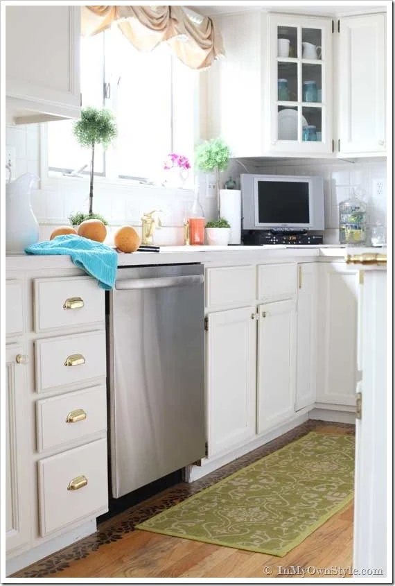 Decorative Accents: Kitchen Base Cabinets with Feet