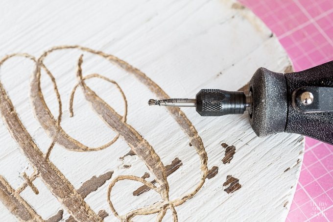 carving-a-monogram-into-wood-technique