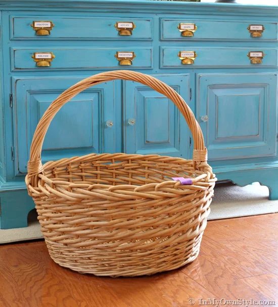 DIY: Basket Christmas Tree Collar