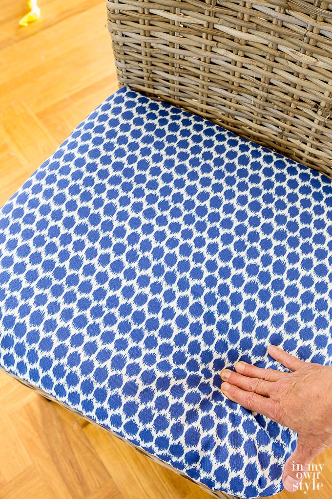 How to attach a chair cushion without using ties.