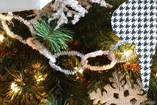 Pipe-Cleaner-Christmas-Tree-Garland