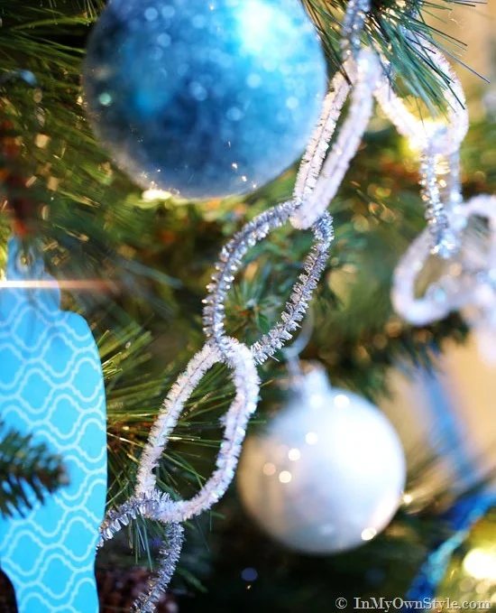 Pipe-Cleaner-Christmas-Tree-Garland-silver-and-white
