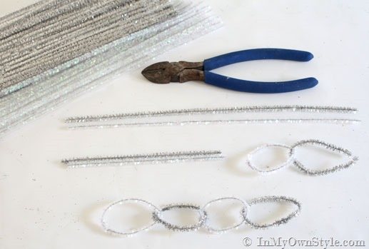 supplies-needed-to-make-pipe-cleaner-Christmas-Tree-Garland