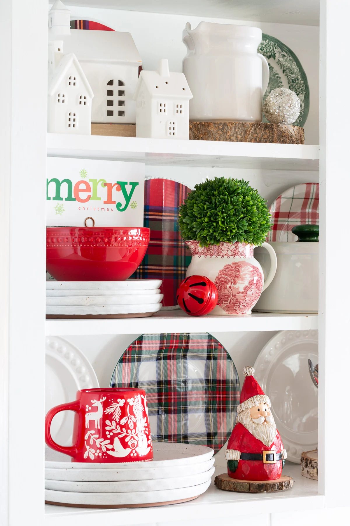 Festive Christmas Kitchen Shelf Decor Ideas