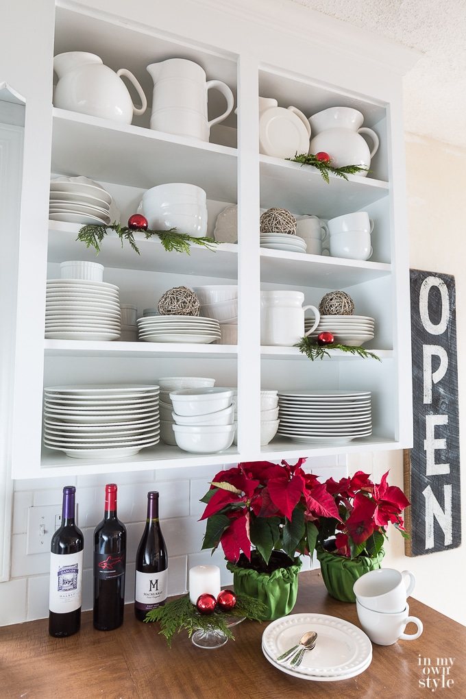 christmas-decorating-in-the-kitchen