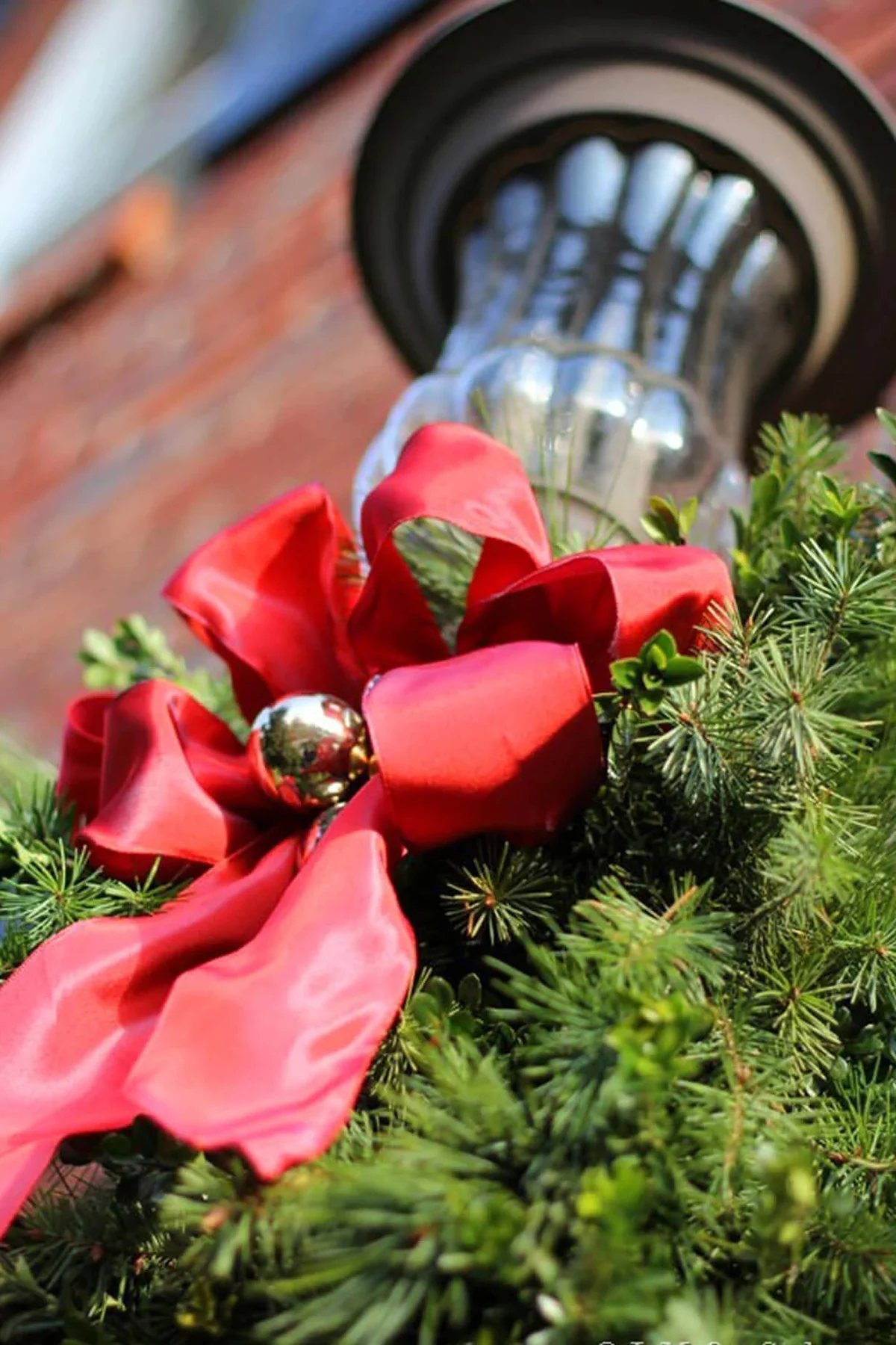 DIY: Christmas Porch Light Decoration