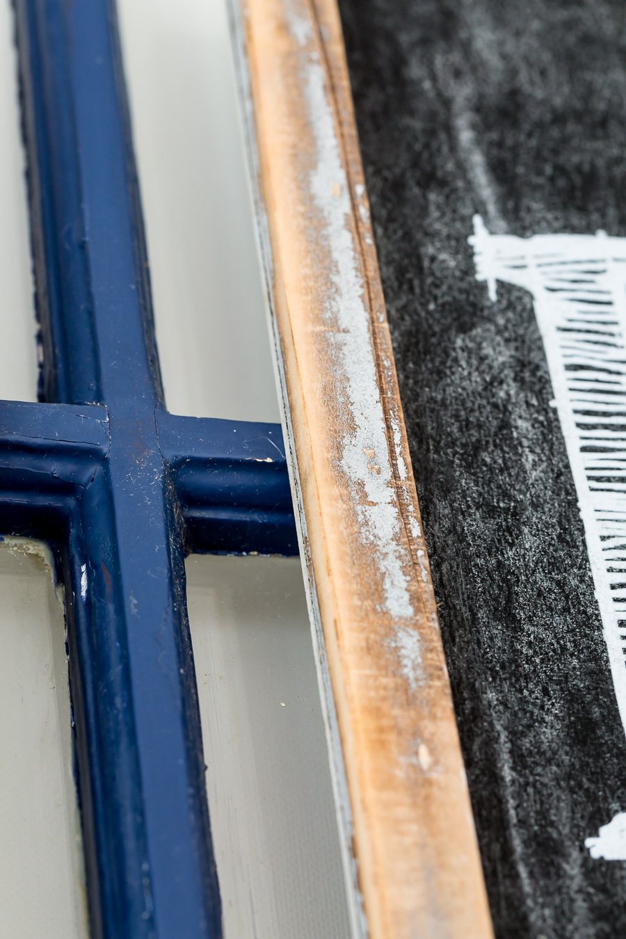 How to hang a picture frame on a window