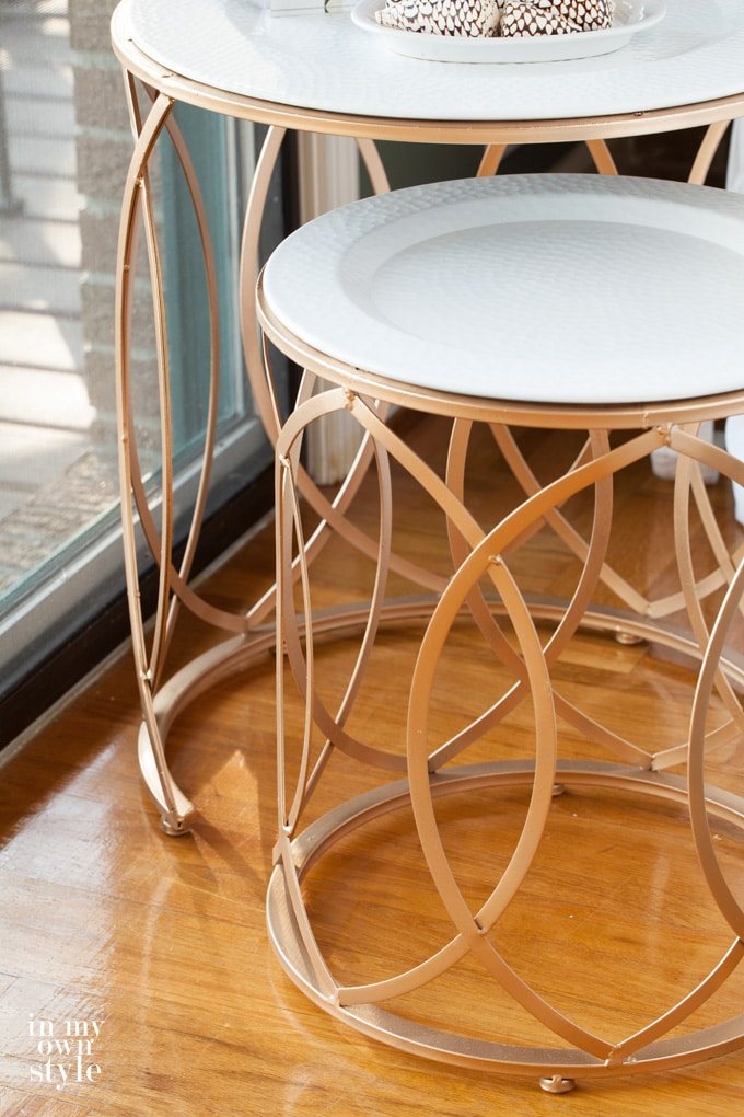 painted-metal-nesting-tables-with-tray-tops