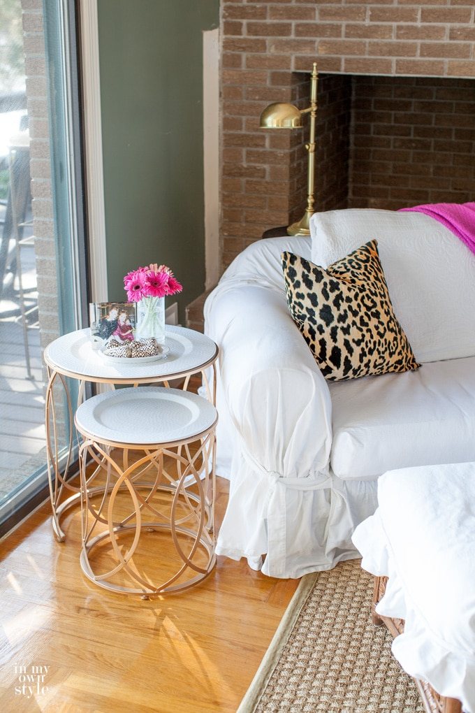 Nesting-table-in-living-room