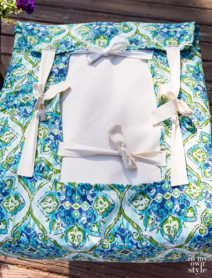 How to make a chai.r cushion without using a zipper to close it