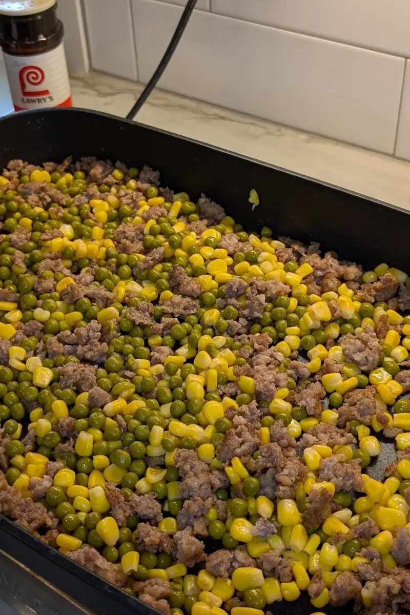Shepherd's pie with corn and peas