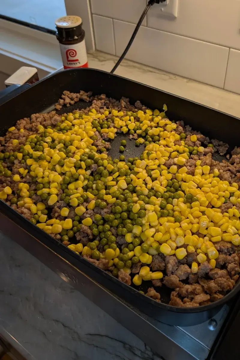 Shepherd's pie with peas and corn