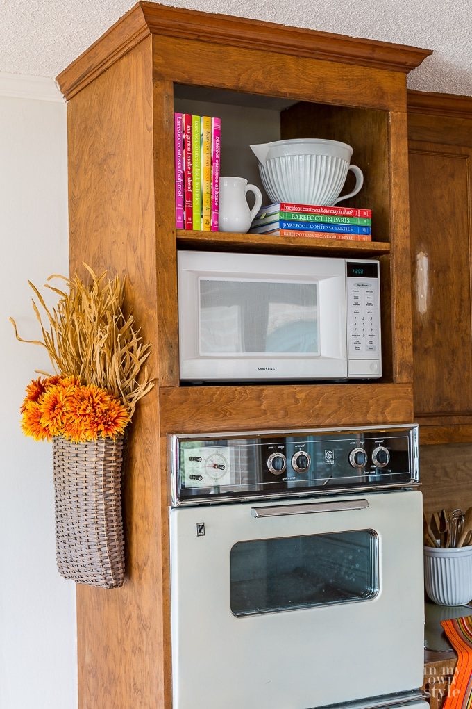 Fall decorating ideas for walls and doors