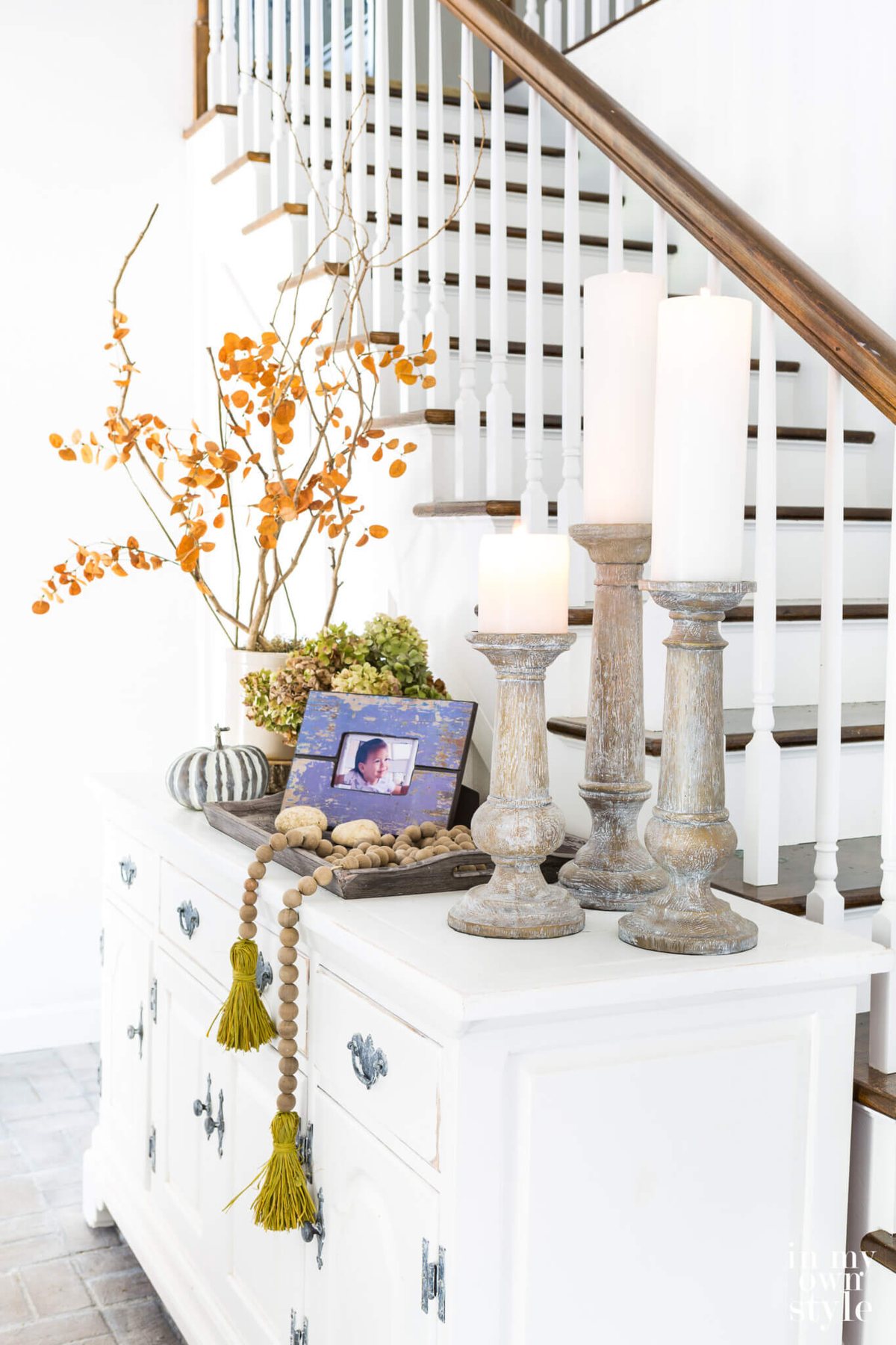 Ways to style your entryway console table for autumn.