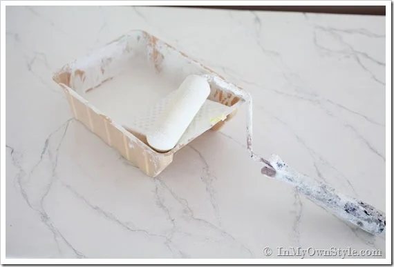 Faux-Marble-Paint-Technique-Roll-on-Water-and-Paint-mix