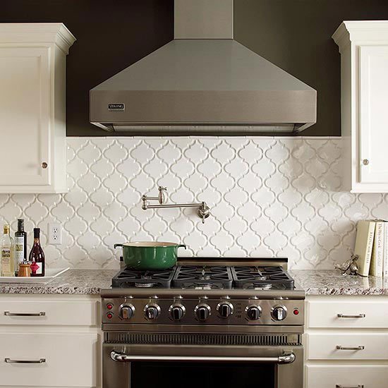 White tile backspalsh