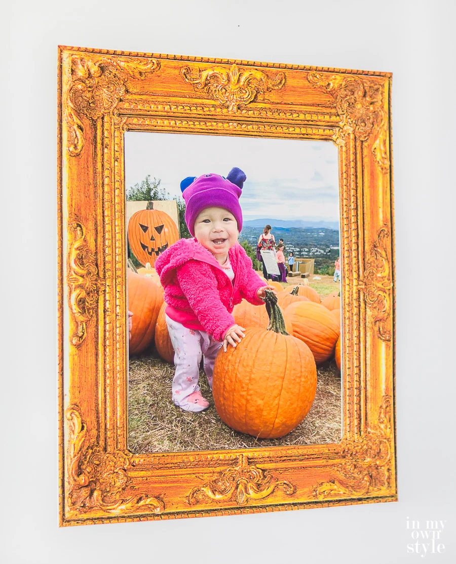 How to make a free printable classic photo frame to hang on a fridge to display kids art and photos. #DIYHomeDecor #DIYMagnets #FridgePhotos #HomeCrafts #PhotoFrame #CraftyDIY #Magnetic Picture Frames #FreePrintable