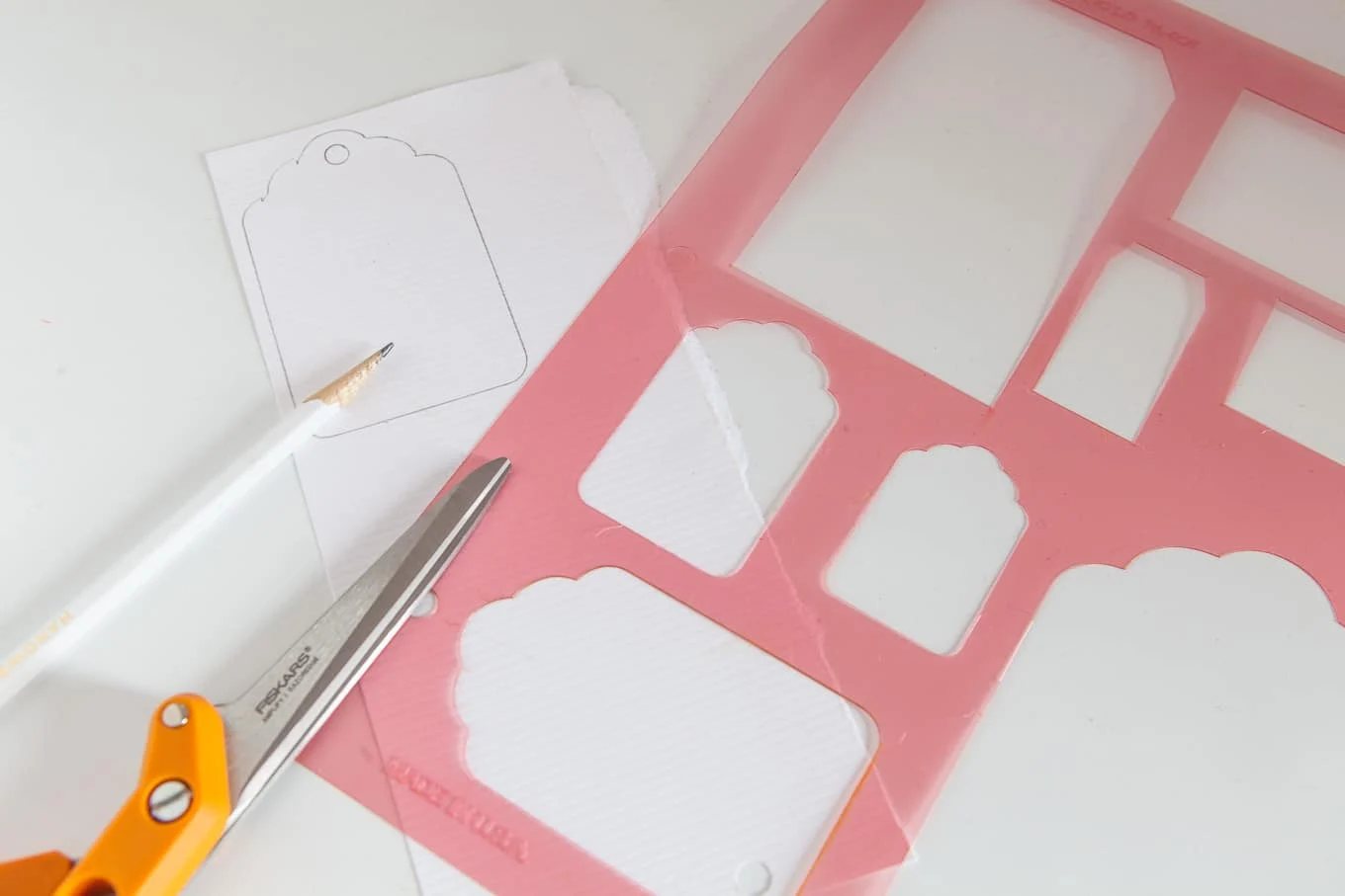 How to make a gift tag in different shapes and sizes the easy way